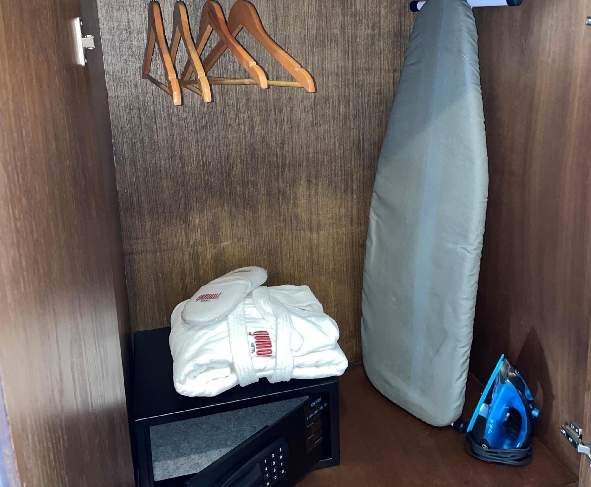 Gumont Guadalajara Lopez Mateos - Minerva Hotel Bilik gambar